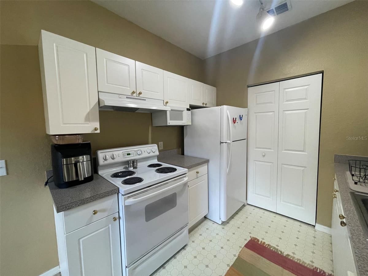 850 GRAND REGENCY POINT — photo 13 of 33