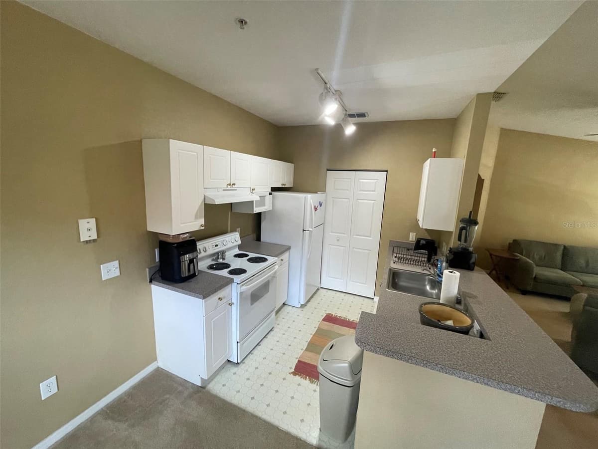850 GRAND REGENCY POINT — photo 5 of 33