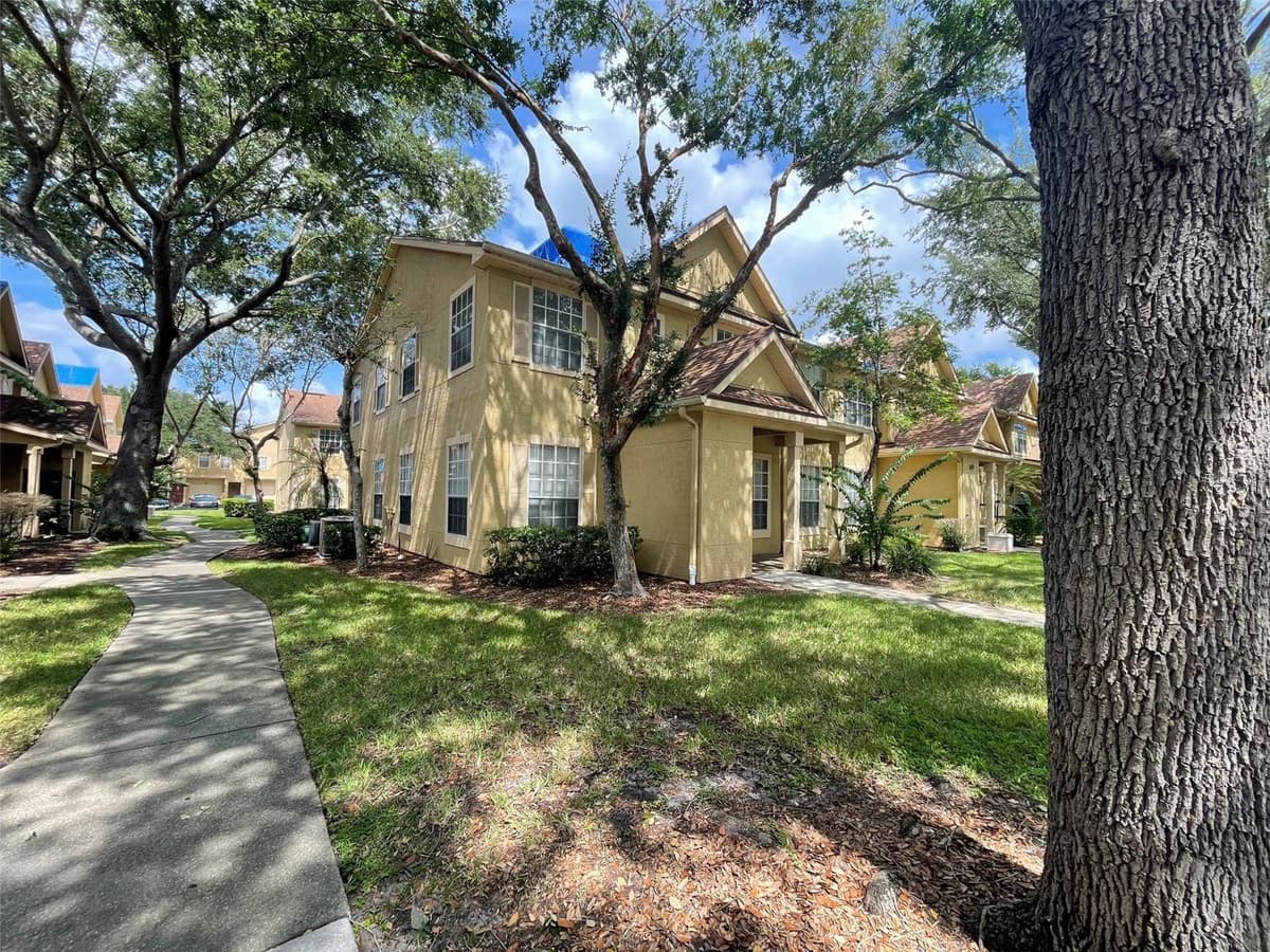 850 GRAND REGENCY POINT — photo 2 of 33