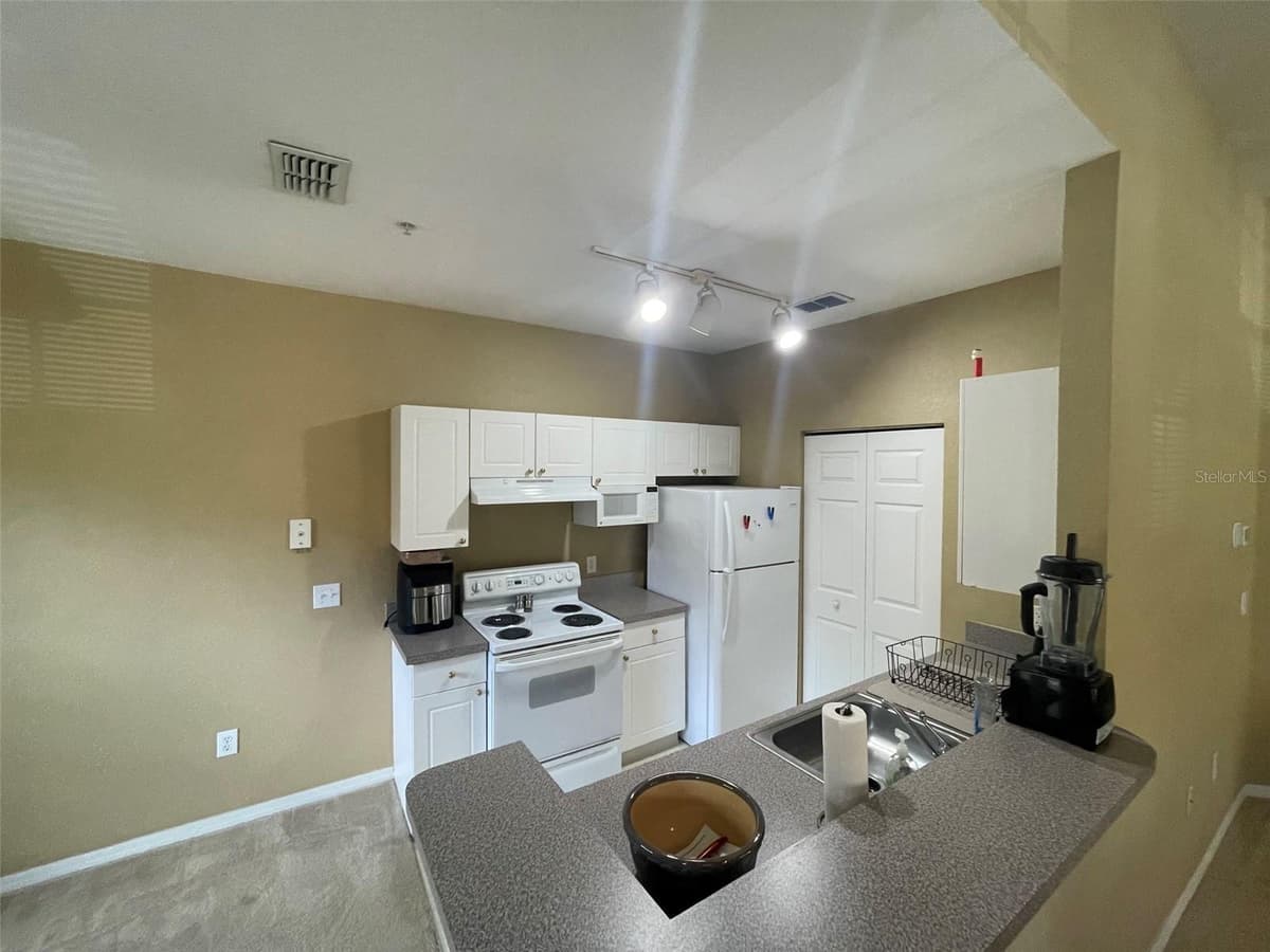 850 GRAND REGENCY POINT — photo 14 of 33