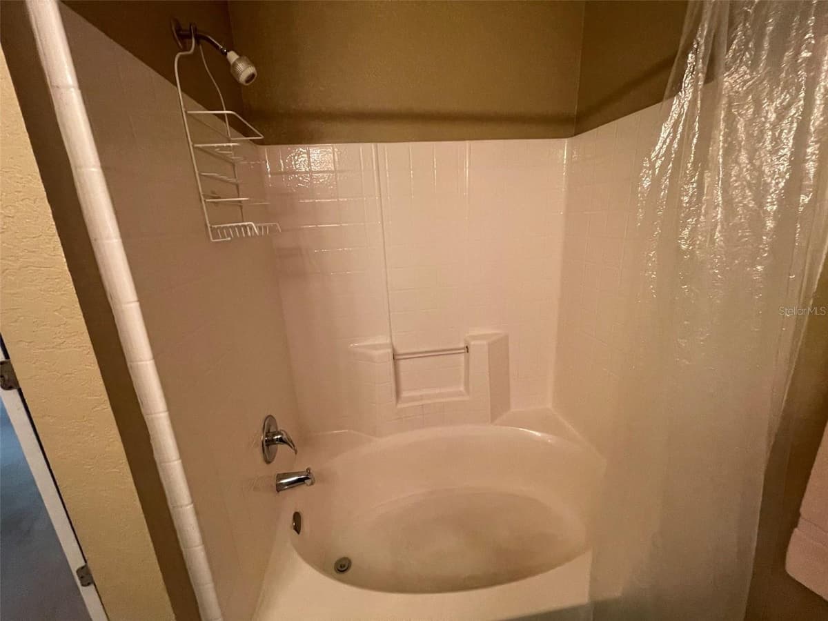 850 GRAND REGENCY POINT — photo 26 of 33