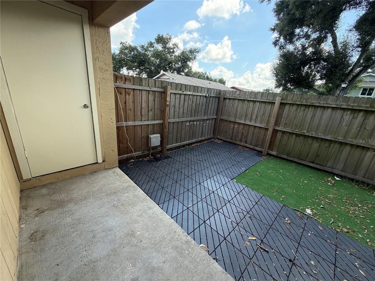 233 THORN TREE PLACE — photo 13 of 20