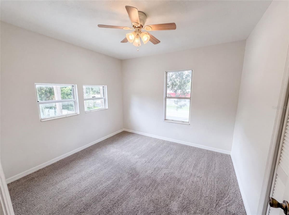 111 OLEANDER AVENUE — photo 15 of 35