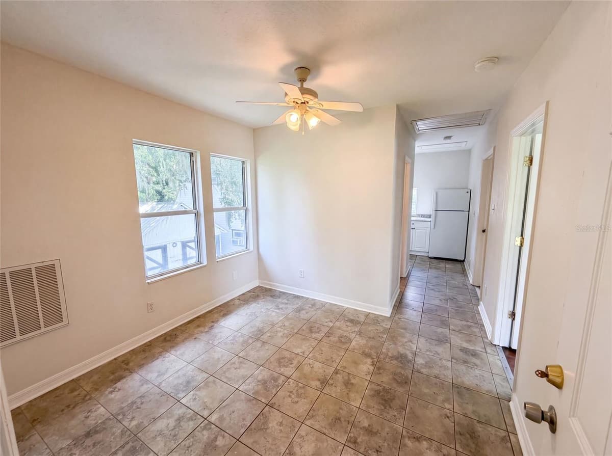 111 OLEANDER AVENUE — photo 6 of 35