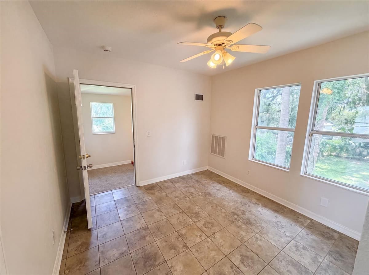 111 OLEANDER AVENUE — photo 9 of 35