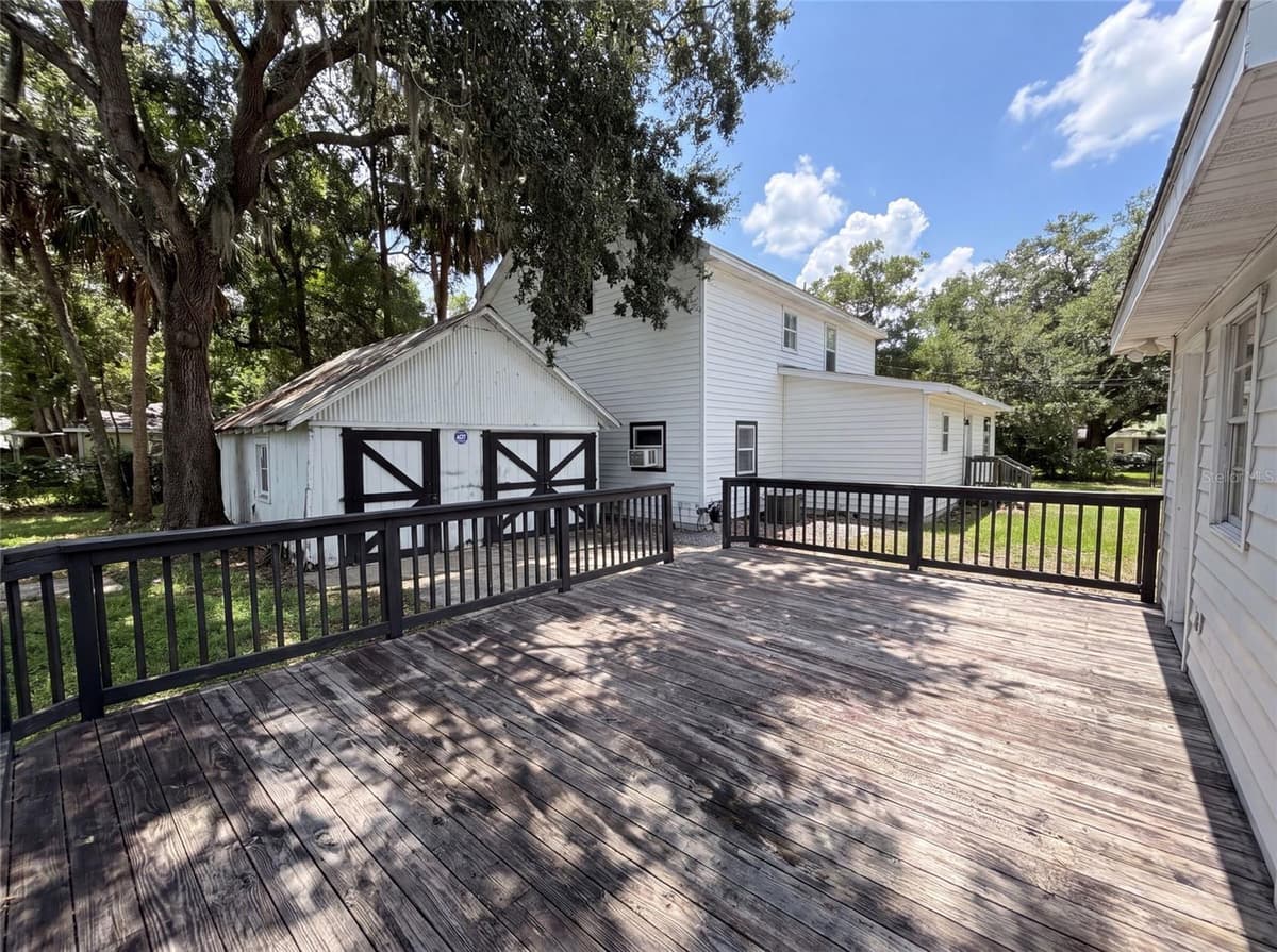 111 OLEANDER AVENUE — photo 31 of 35