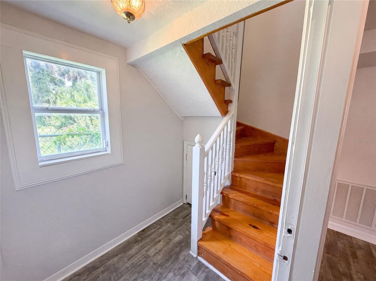 111 OLEANDER AVENUE — photo 17 of 35