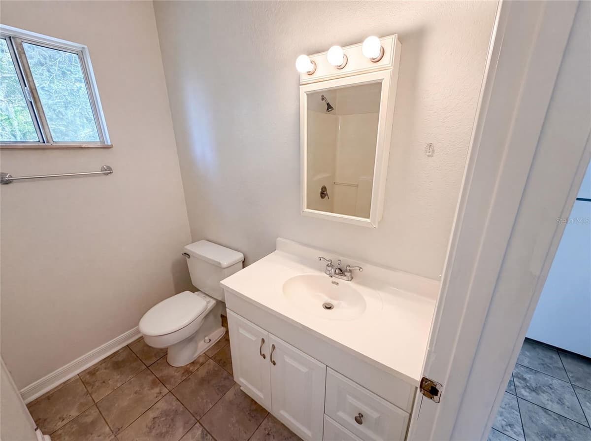 111 OLEANDER AVENUE — photo 13 of 35