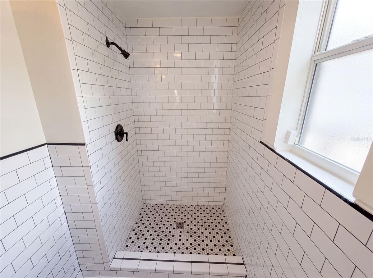 111 OLEANDER AVENUE — photo 12 of 35