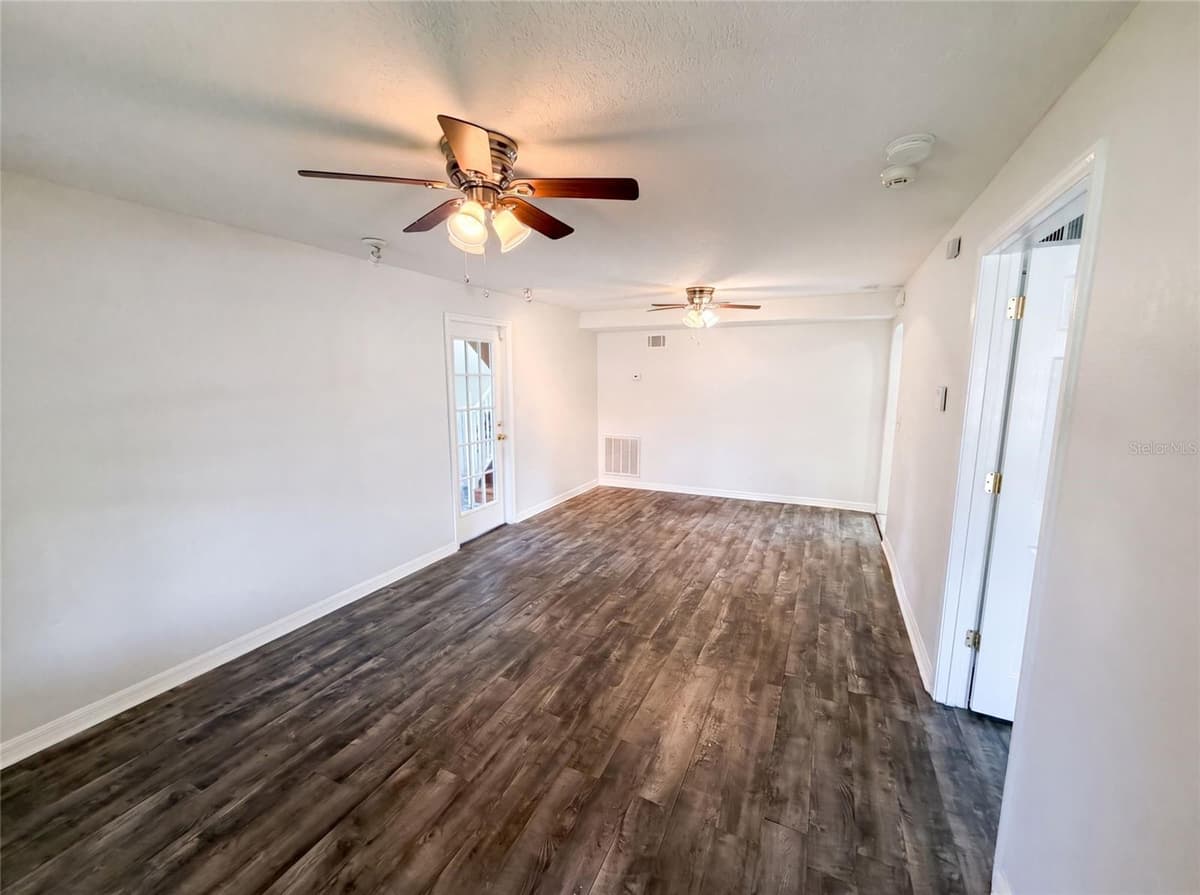 111 OLEANDER AVENUE — photo 3 of 35