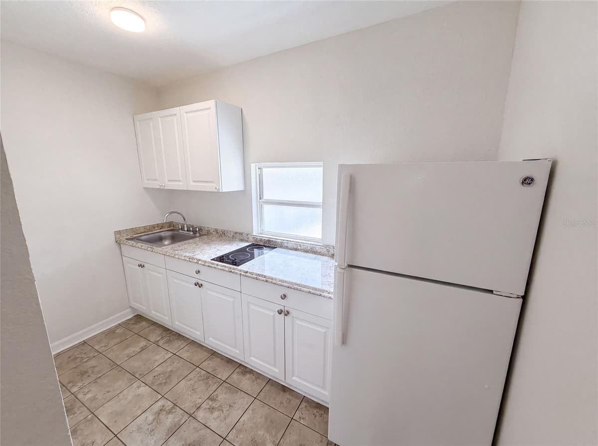 111 OLEANDER AVENUE — photo 23 of 35