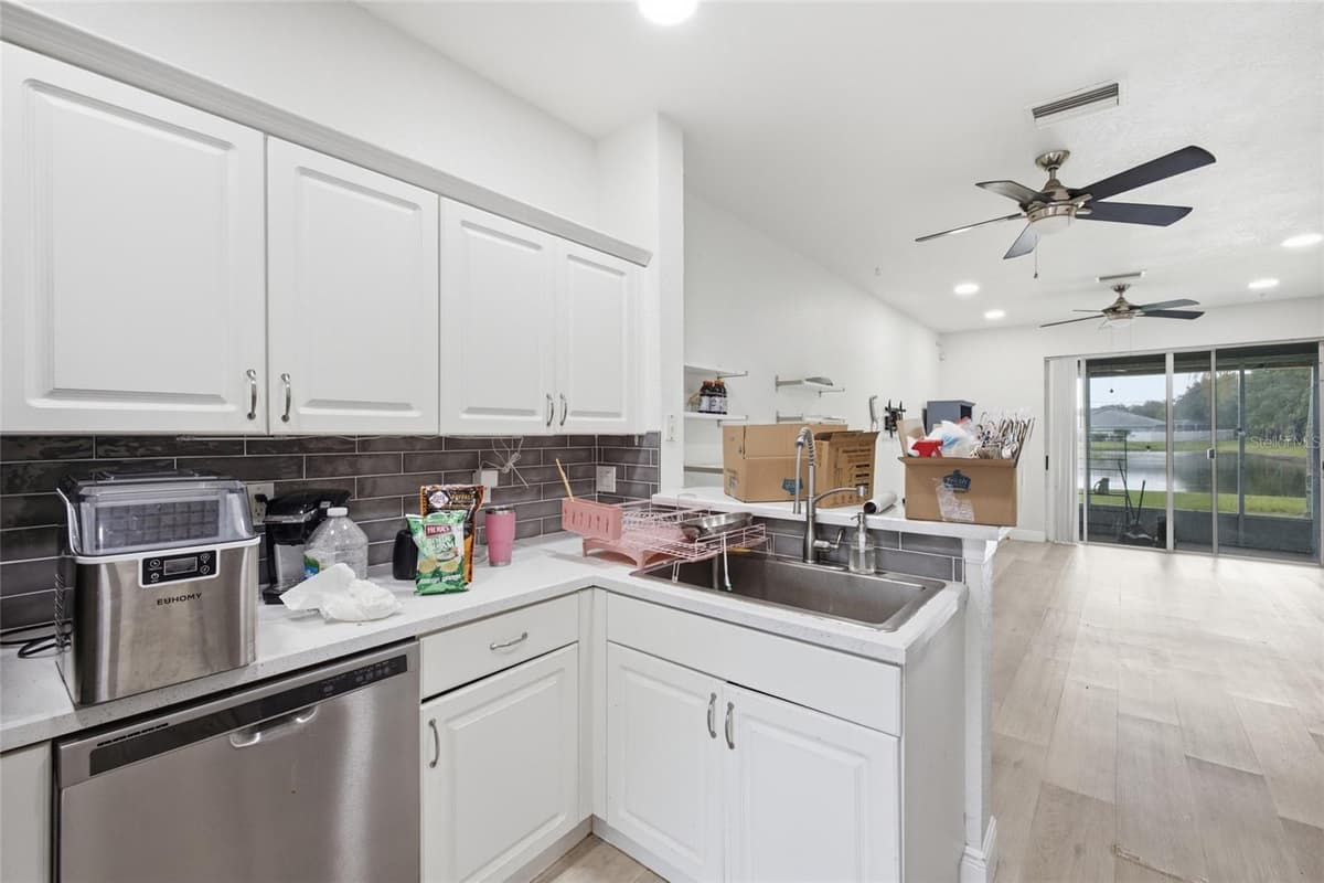 11009 WINTER CREST DRIVE — photo 9 of 26