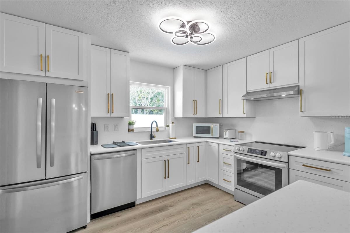 2310 MARY SUE STREET — photo 11 of 35