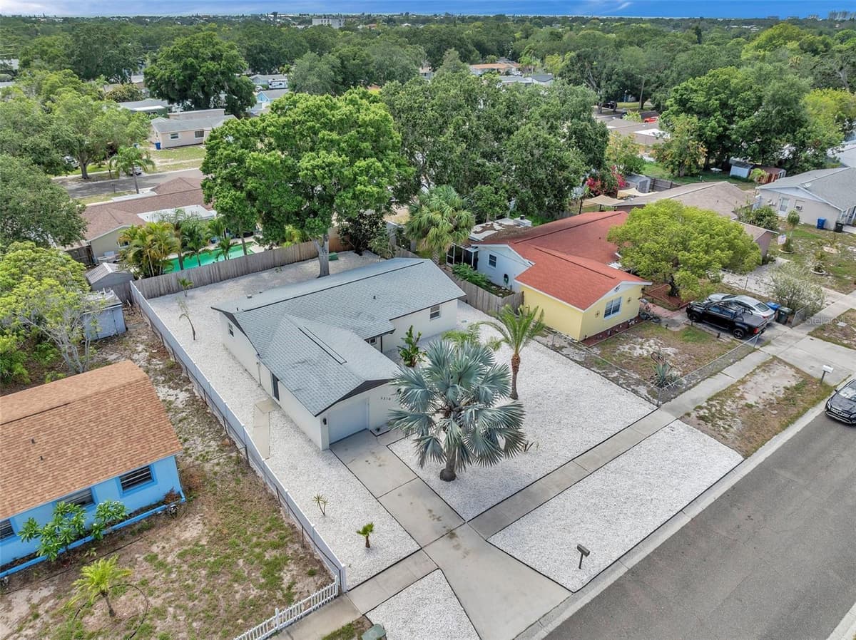 2310 MARY SUE STREET — photo 32 of 35