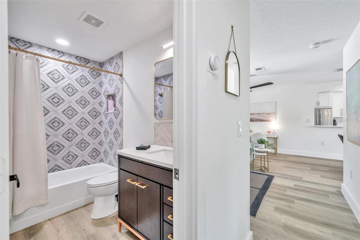 2310 MARY SUE STREET — photo 15 of 35