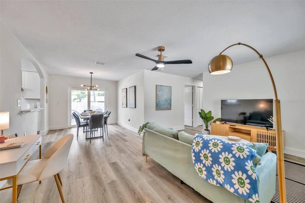2310 MARY SUE STREET — photo 5 of 35
