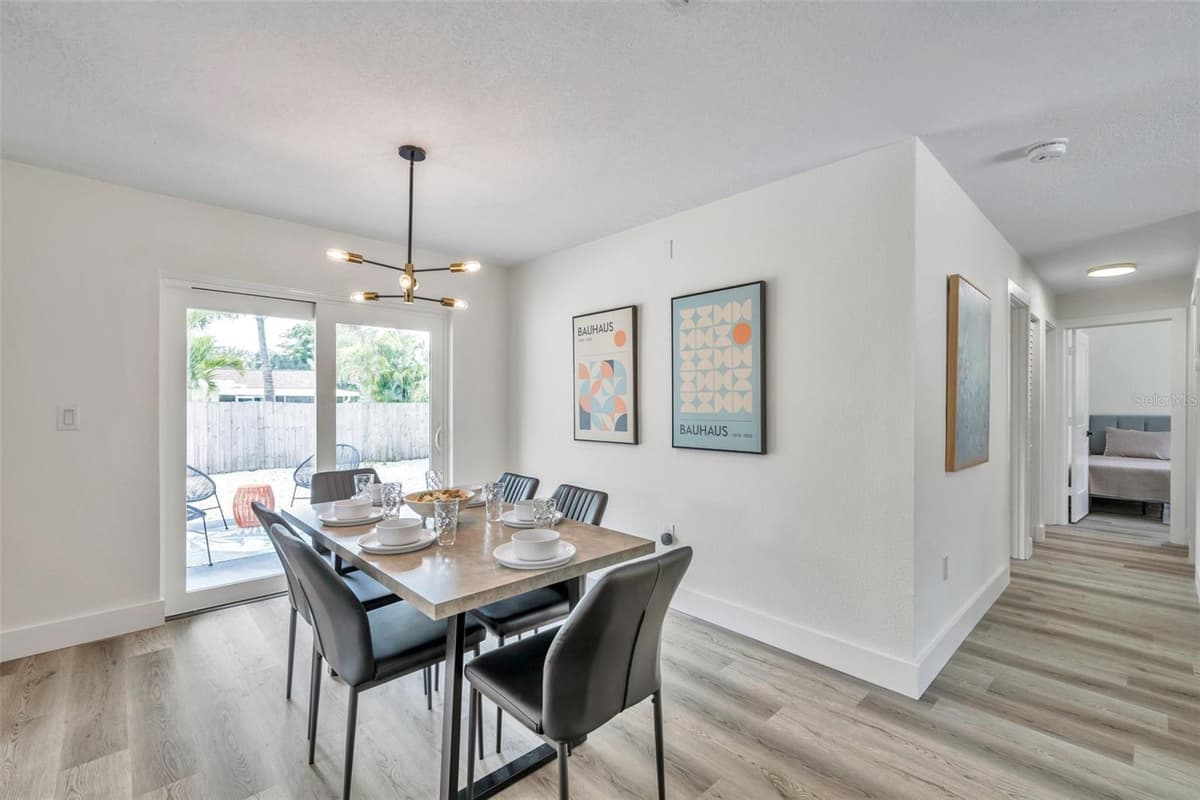 2310 MARY SUE STREET — photo 8 of 35