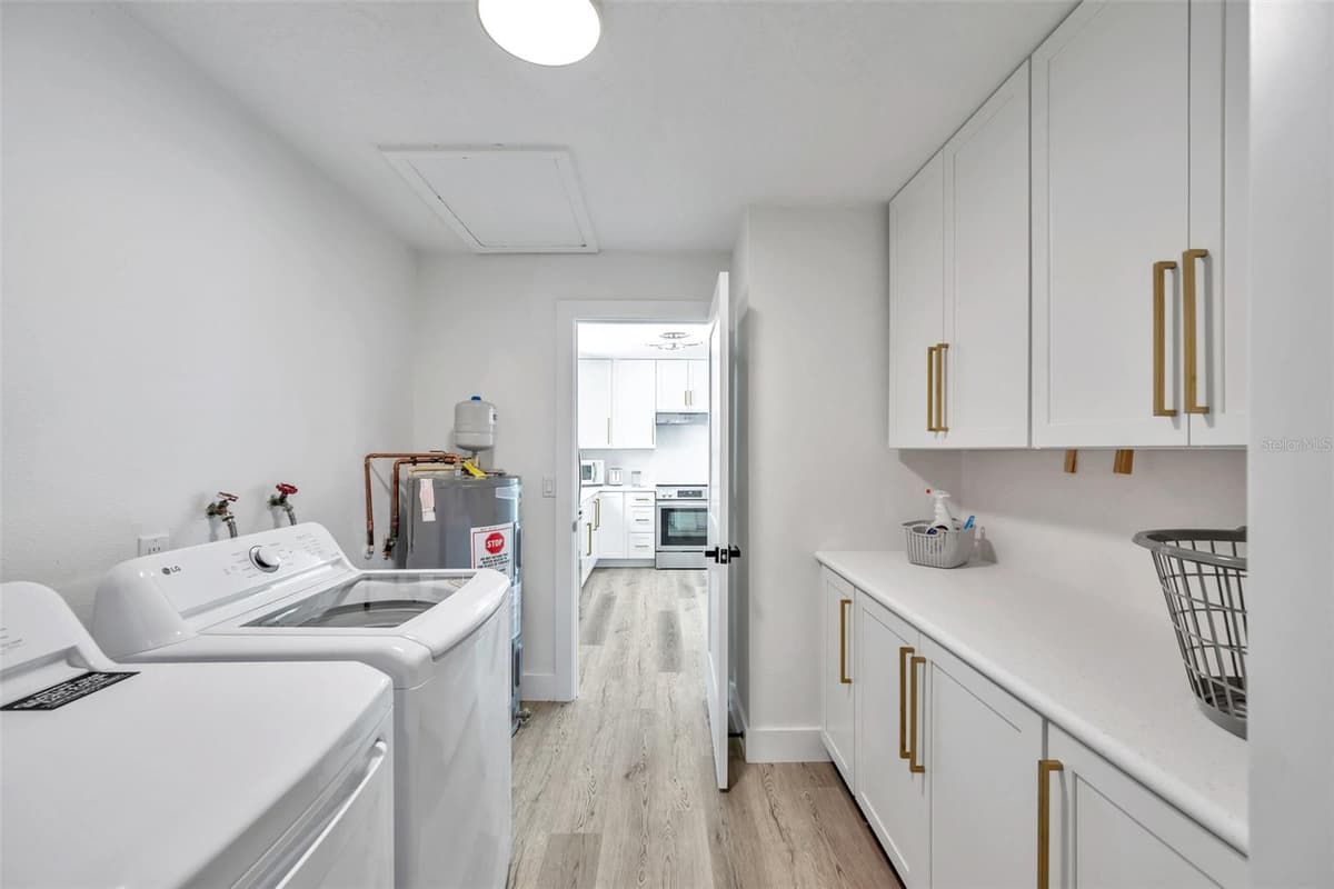 2310 MARY SUE STREET — photo 14 of 35