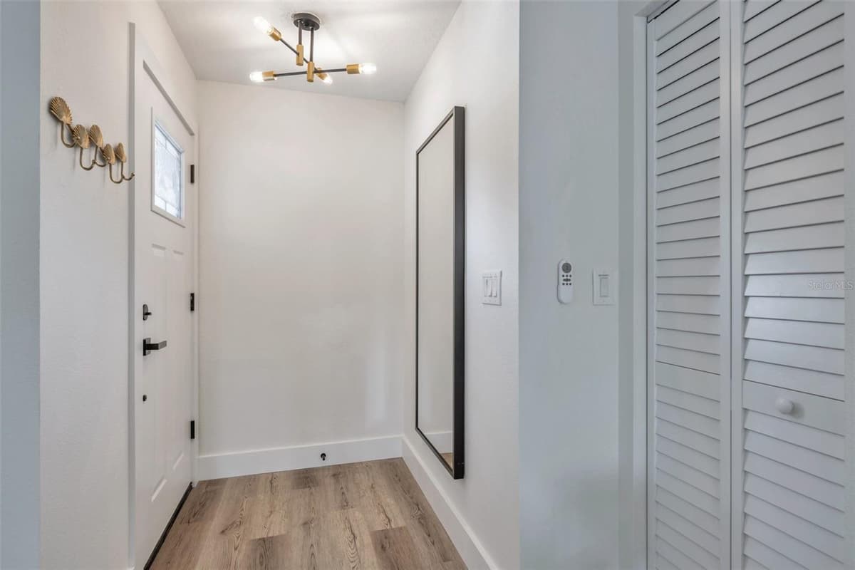 2310 MARY SUE STREET — photo 4 of 35
