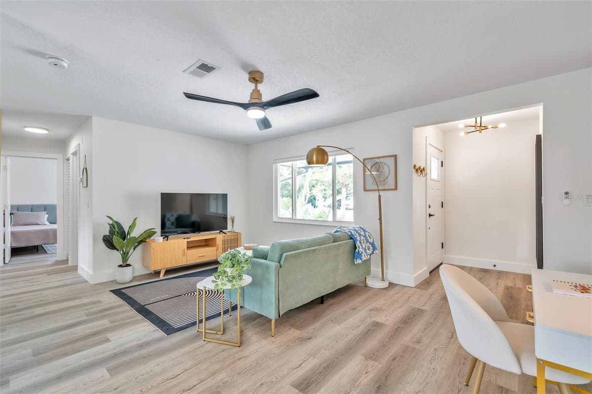 2310 MARY SUE STREET — photo 7 of 35