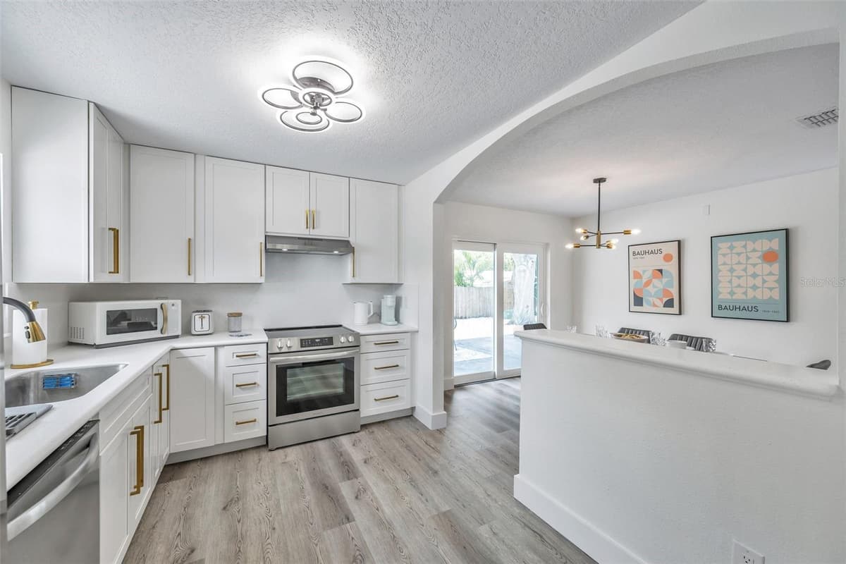 2310 MARY SUE STREET — photo 12 of 35