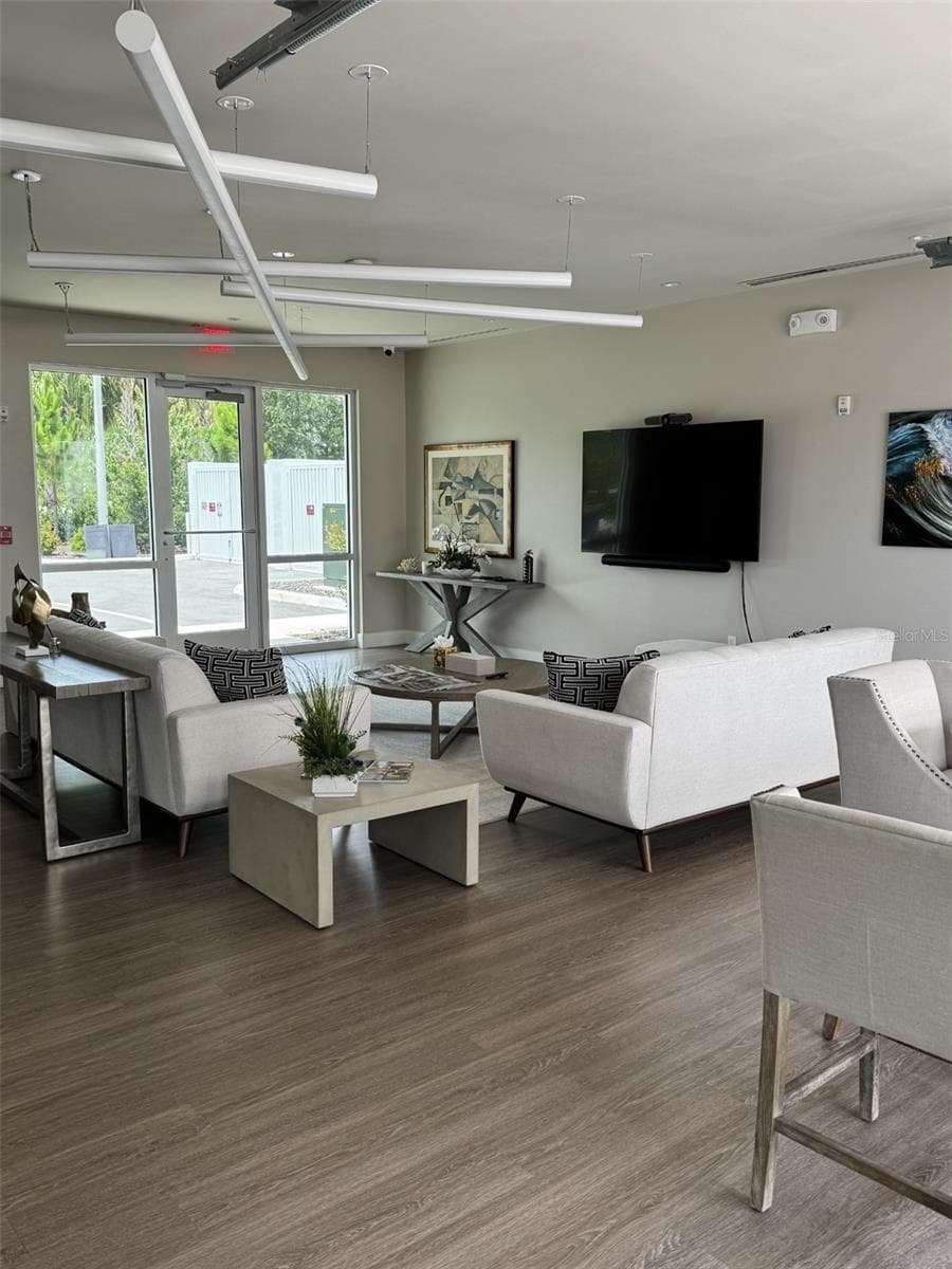 5431 COMMUNICATIONS PARKWAY — photo 7 of 11
