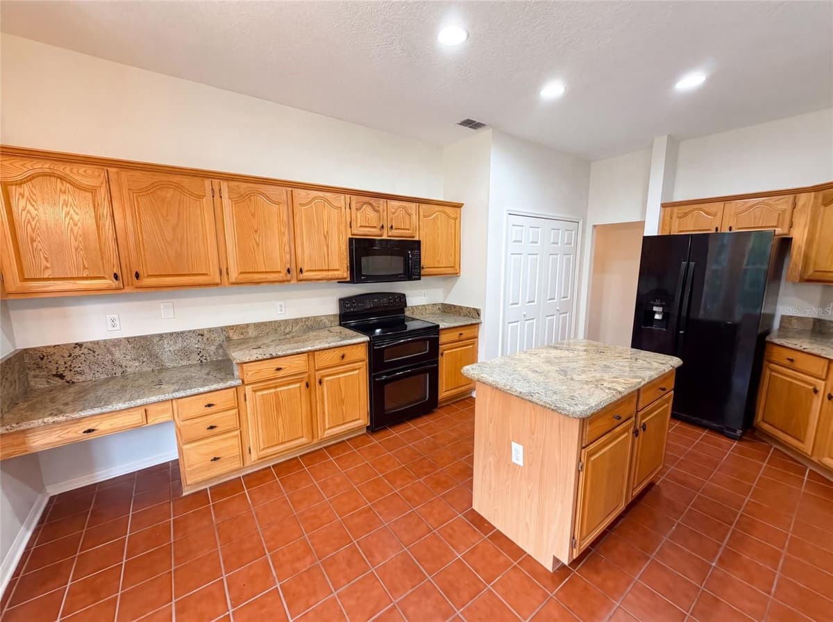 1379 HAMPSTEAD TERRACE — photo 17 of 39