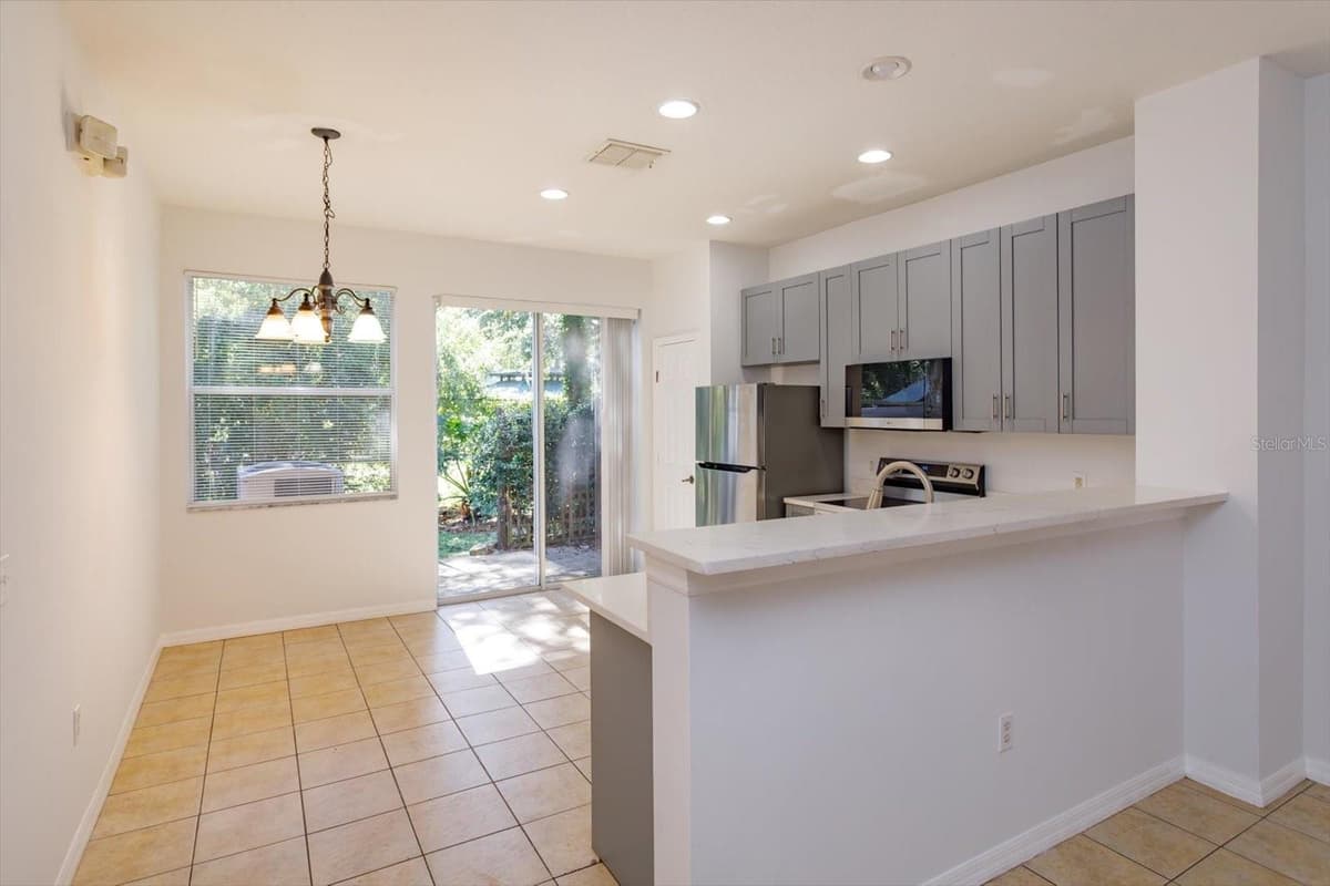 5390 PARADISE CAY CIRCLE — photo 6 of 20