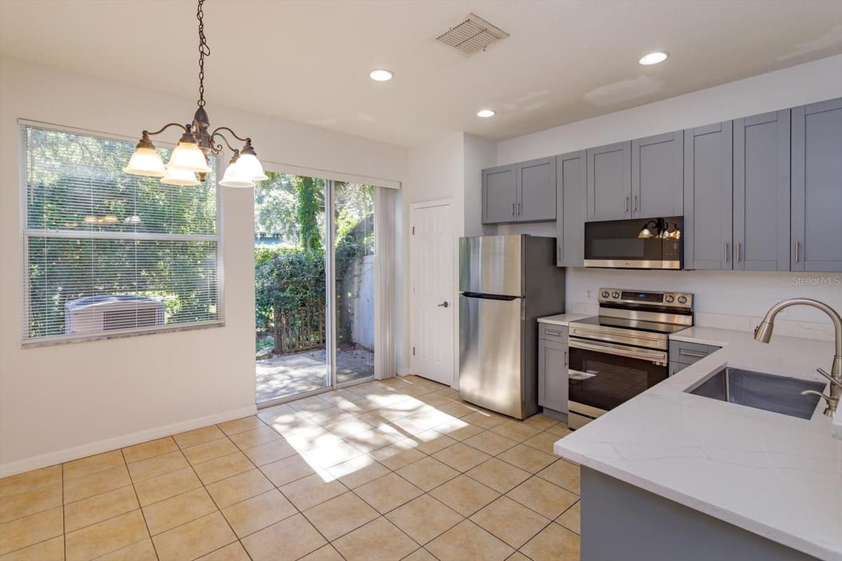 5390 PARADISE CAY CIRCLE — photo 7 of 20