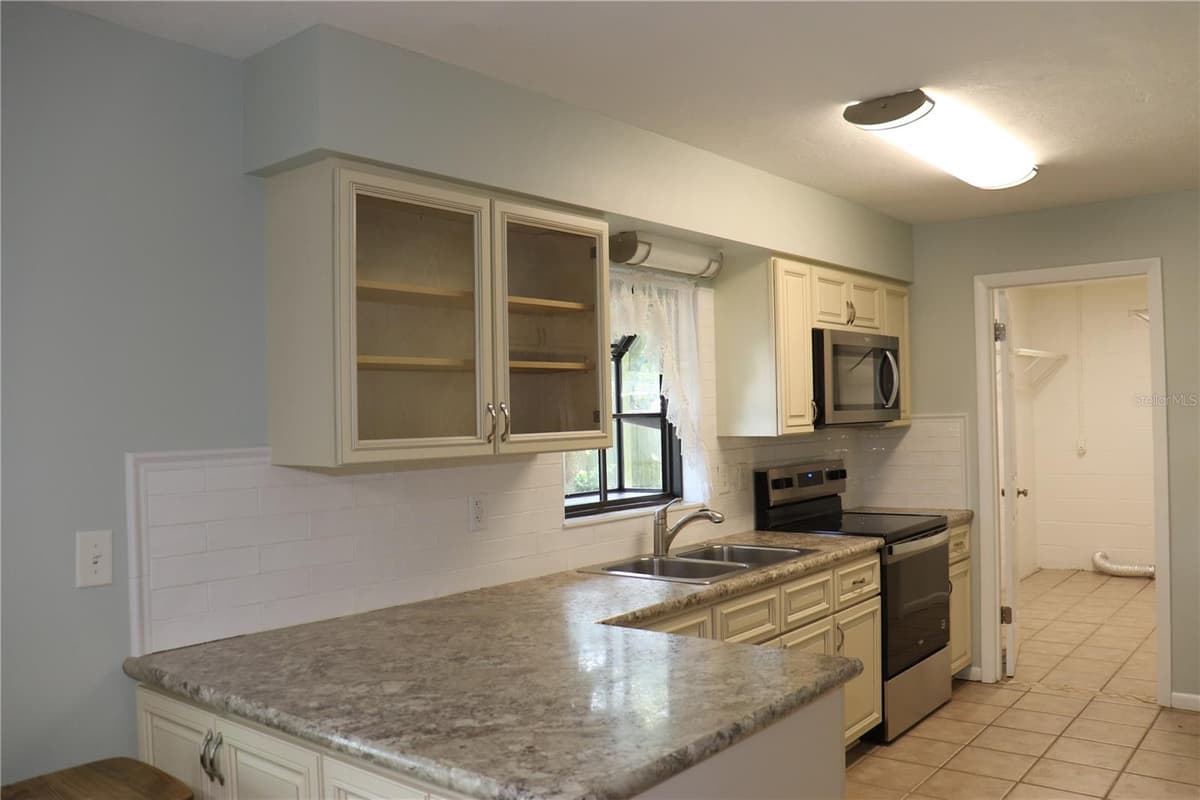 2161 38 STREET — photo 11 of 26