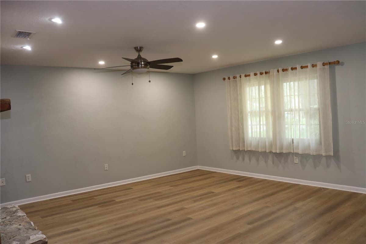 2161 38 STREET — photo 10 of 26