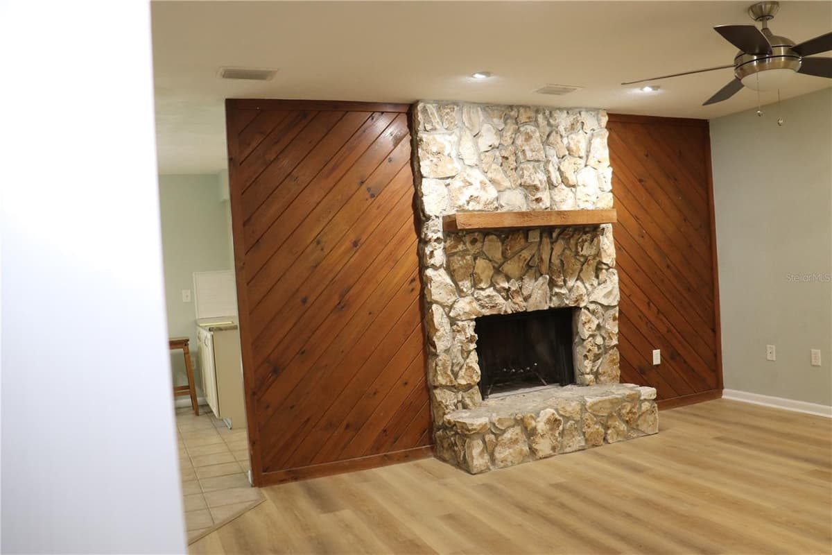 2161 38 STREET — photo 9 of 26