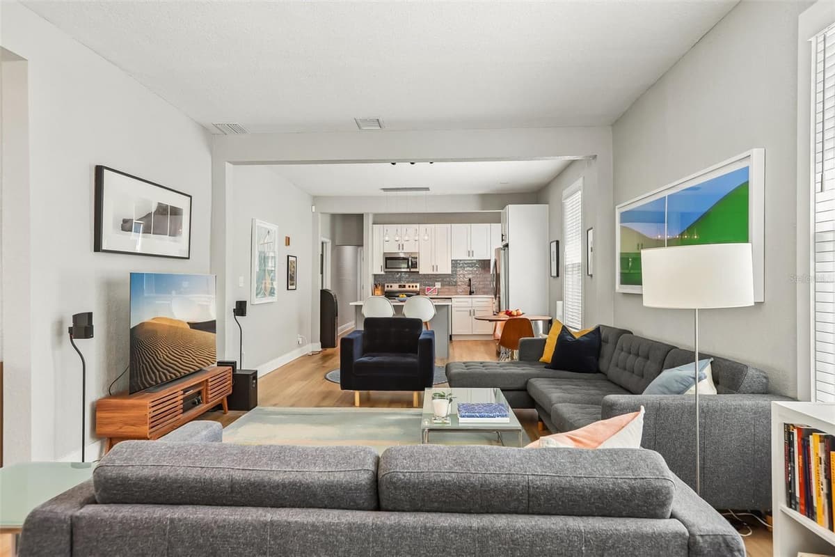 2126 BEACH STREET — photo 8 of 45