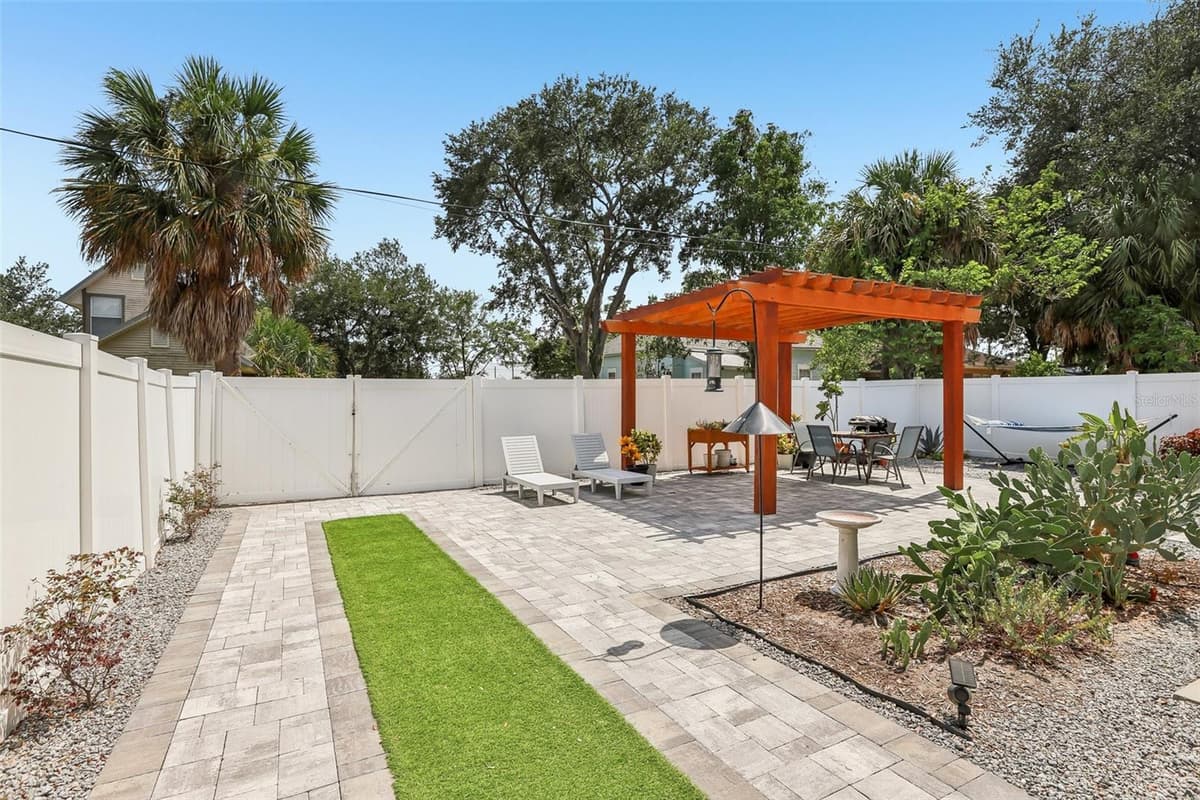 2126 BEACH STREET — photo 33 of 45