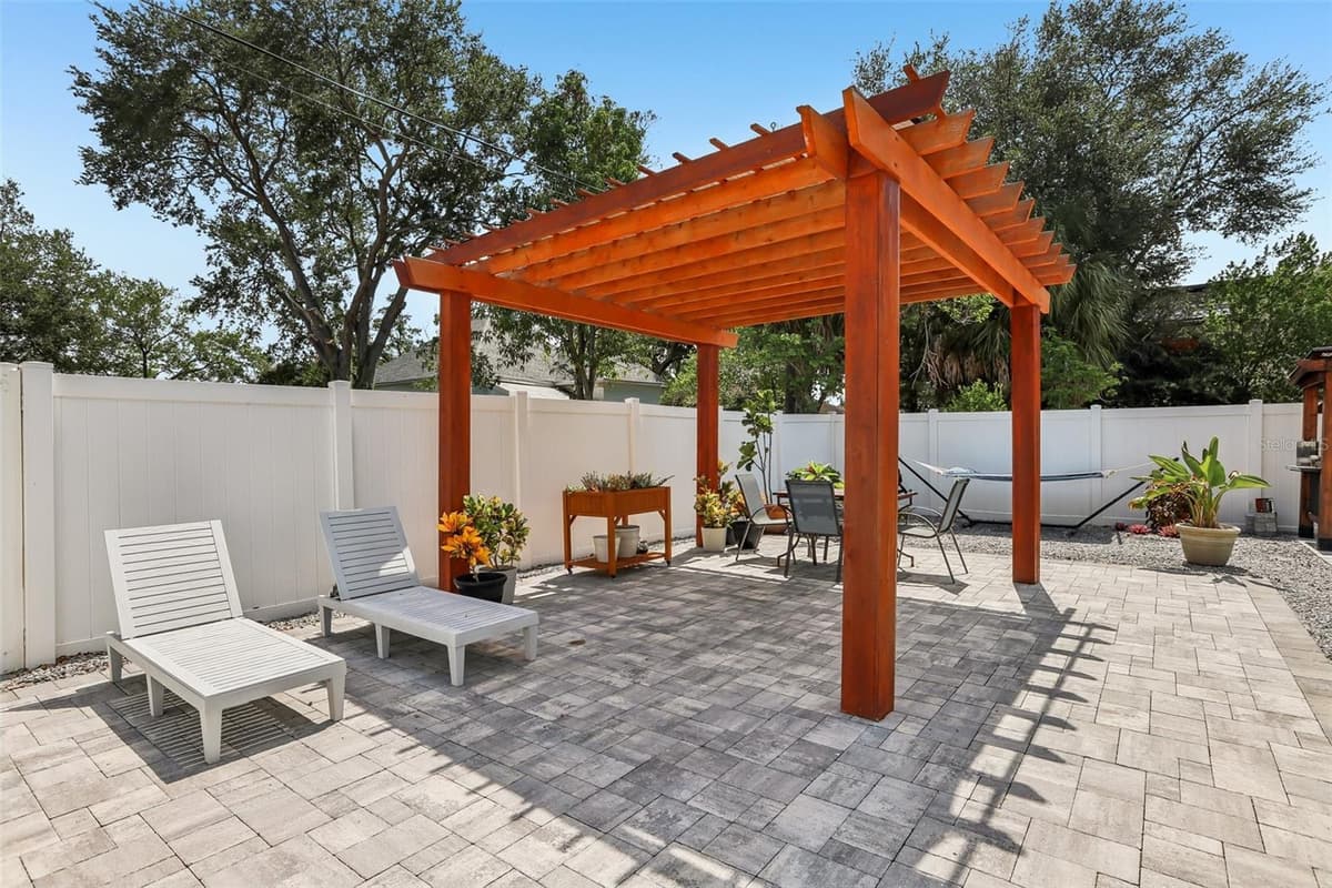 2126 BEACH STREET — photo 34 of 45