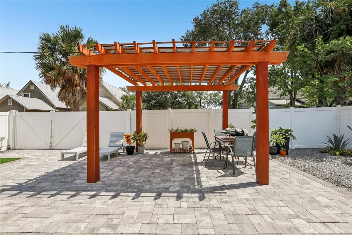 2126 BEACH STREET — photo 37 of 45