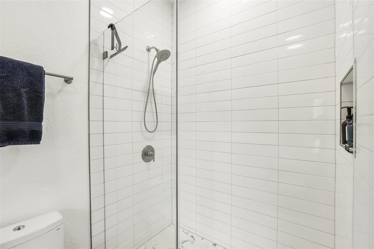 2126 BEACH STREET — photo 17 of 45