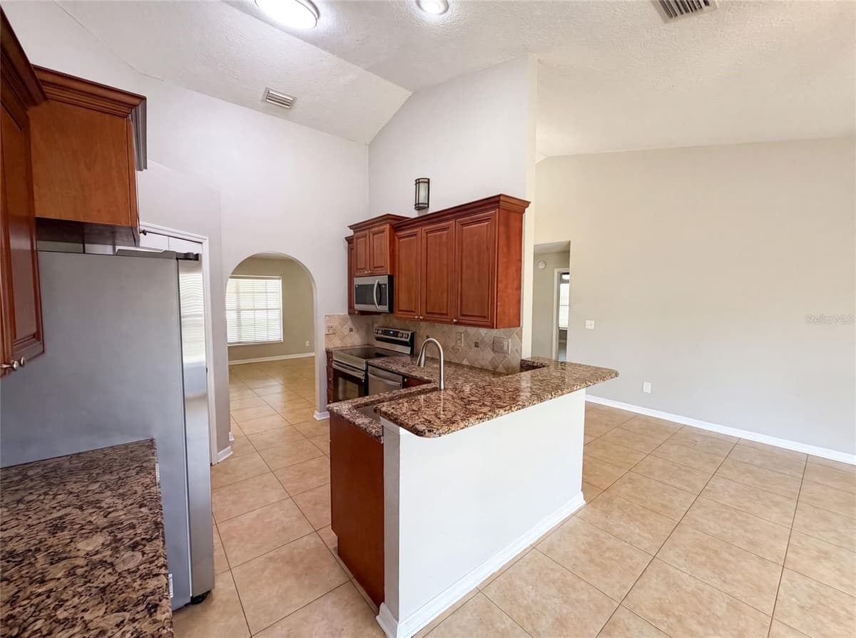 17802 JEFFERSON STREET — photo 14 of 28