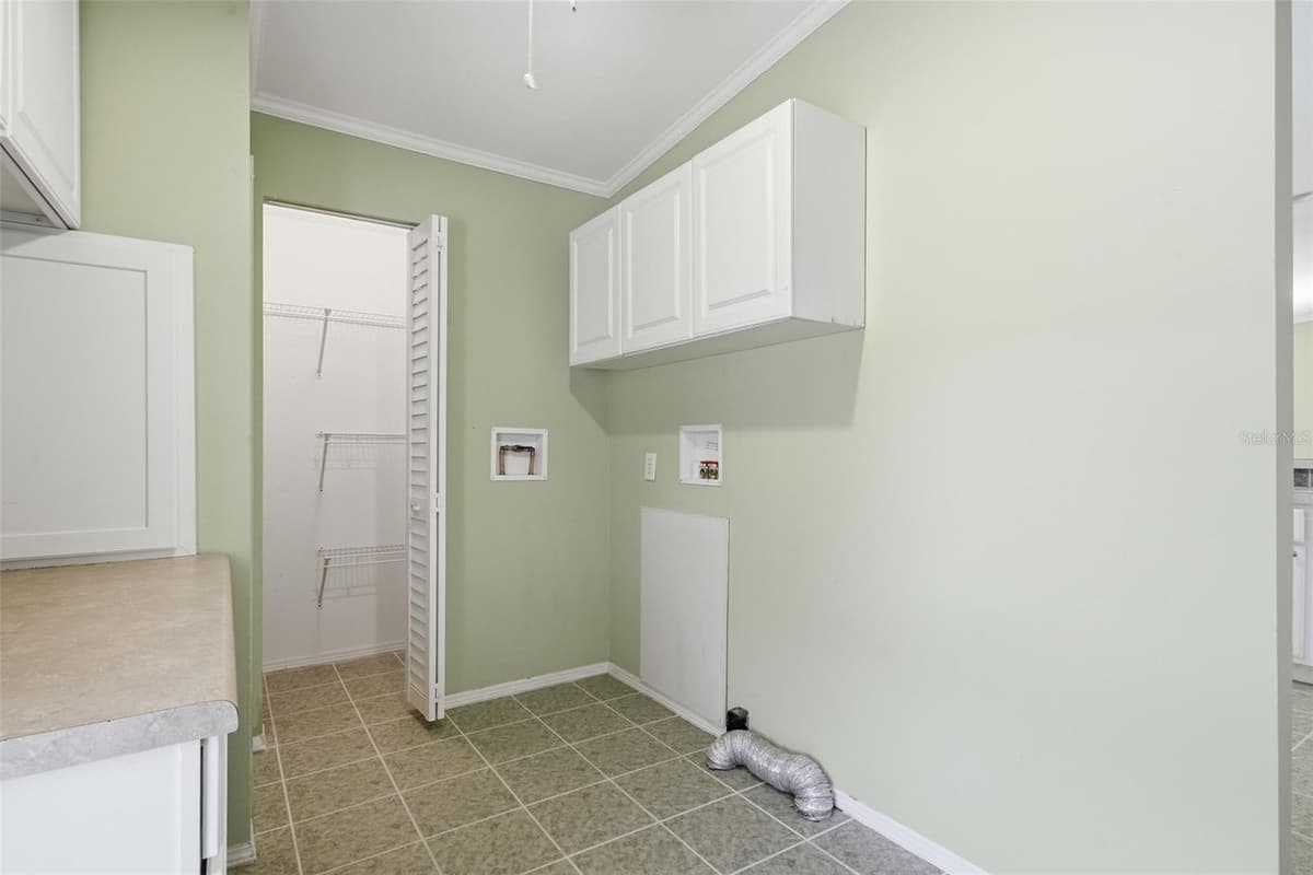 2564 CREDE AVENUE — photo 28 of 63