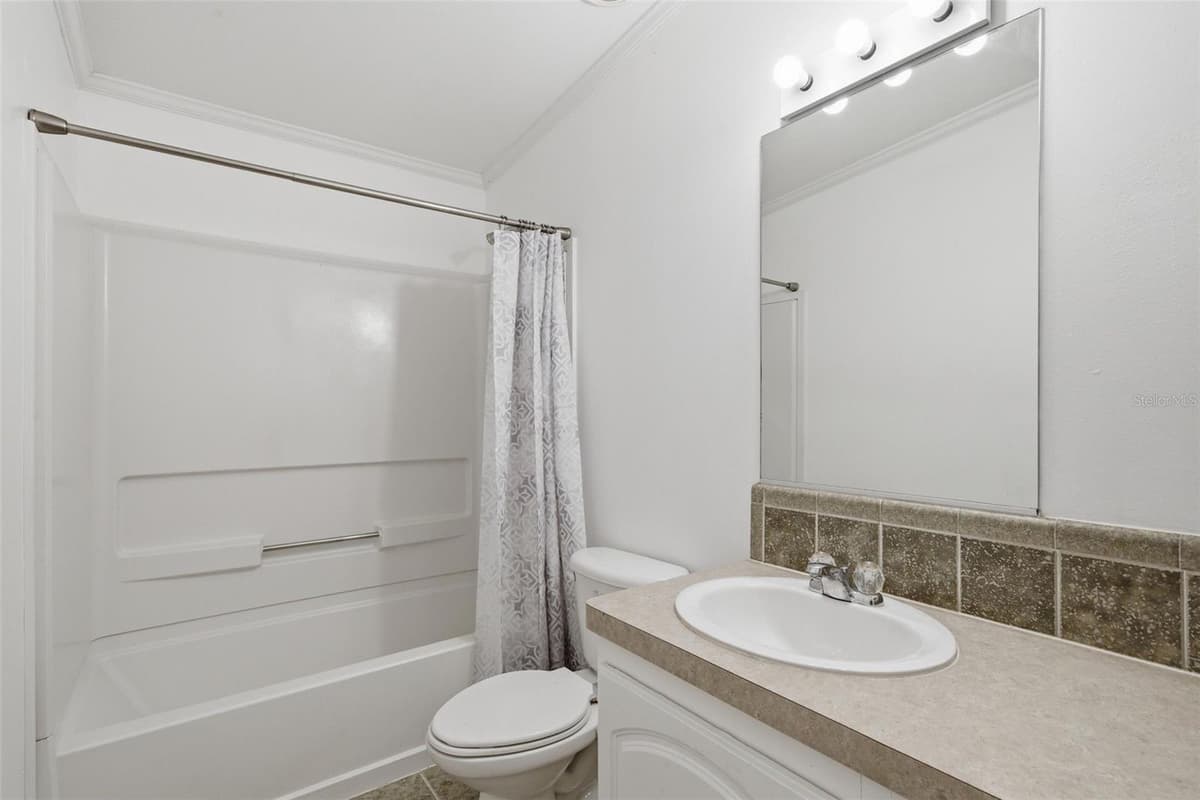 2564 CREDE AVENUE — photo 25 of 63