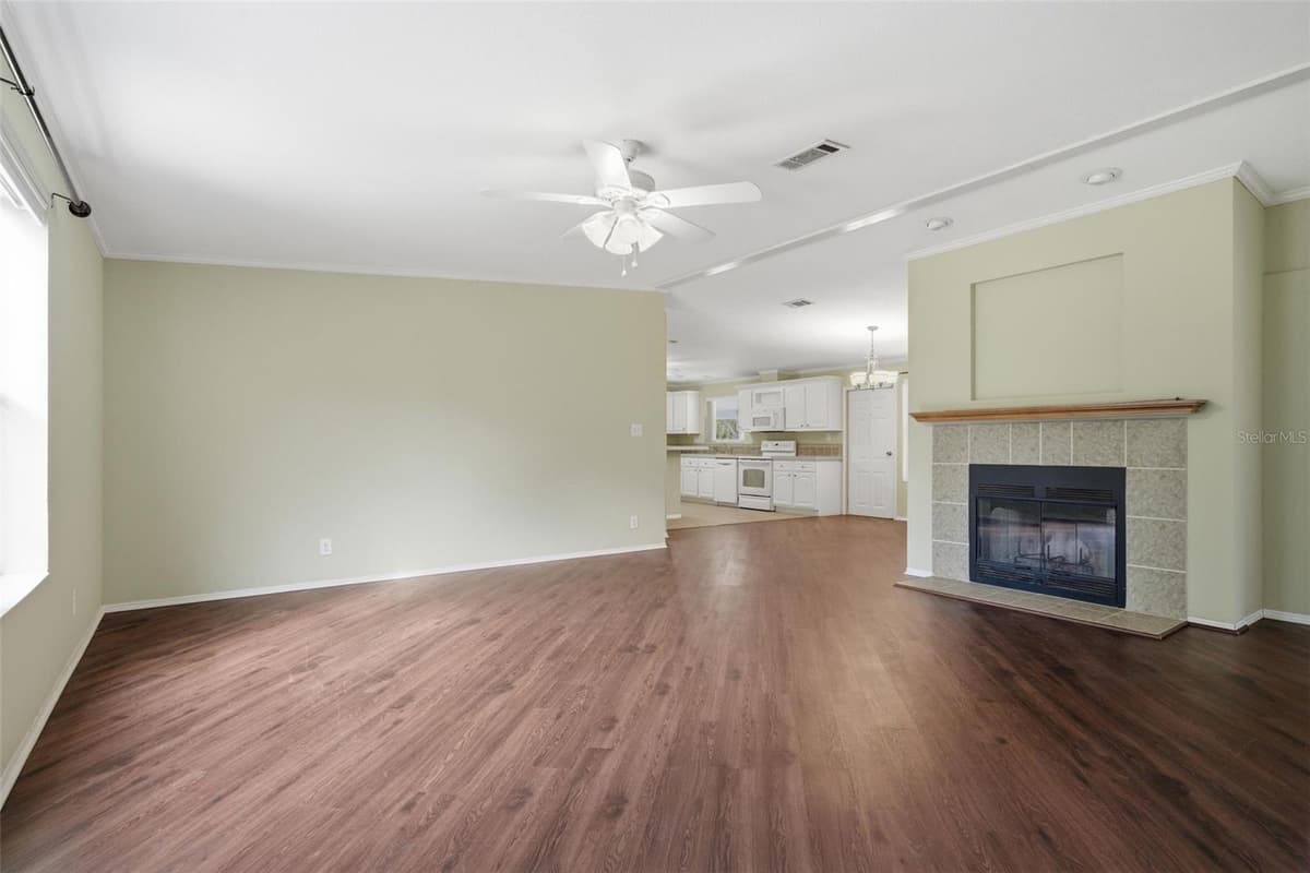2564 CREDE AVENUE — photo 5 of 63