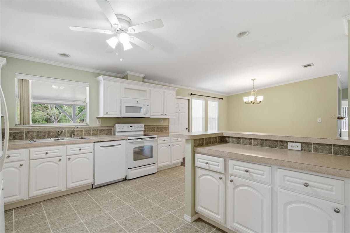2564 CREDE AVENUE — photo 14 of 63
