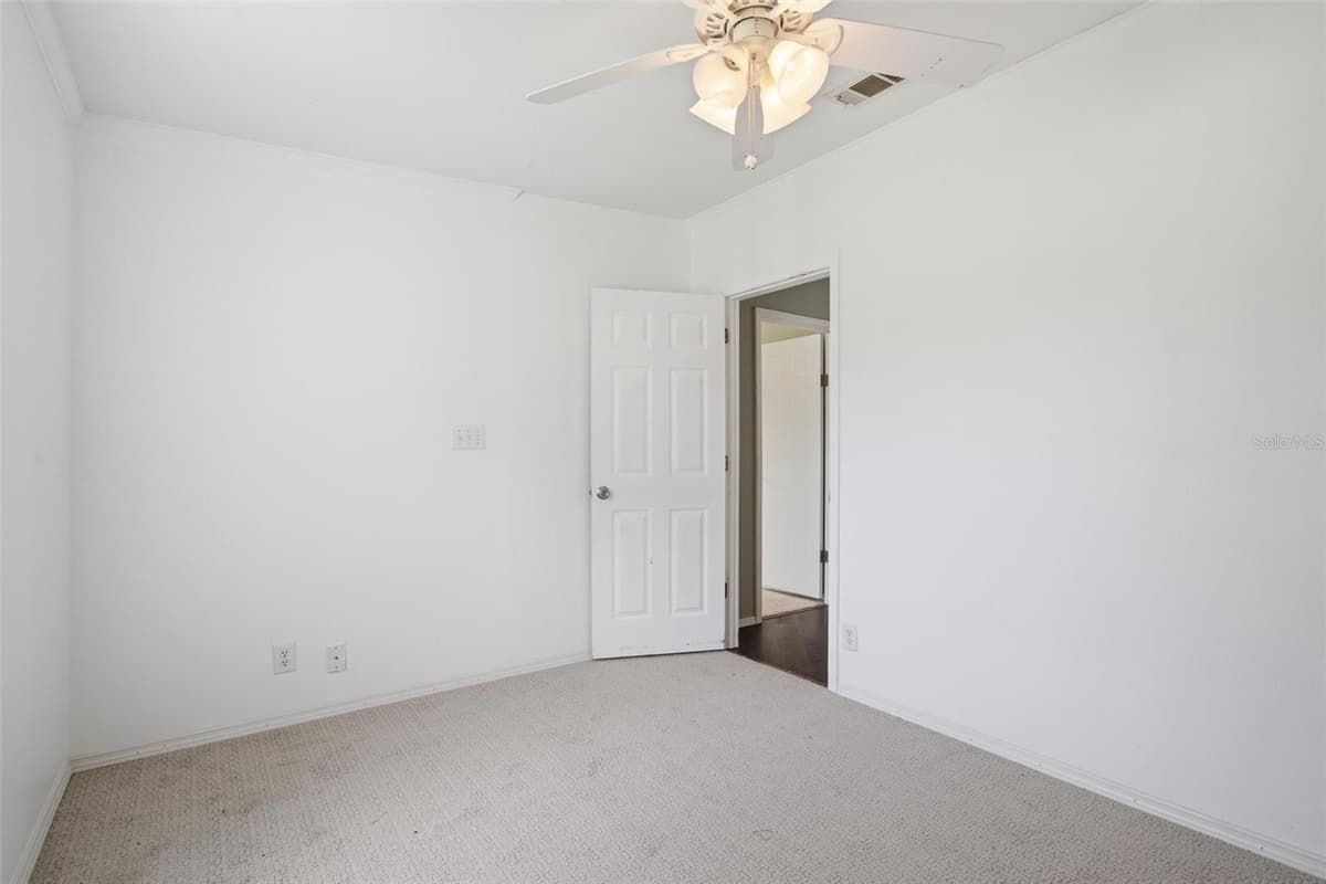 2564 CREDE AVENUE — photo 21 of 63