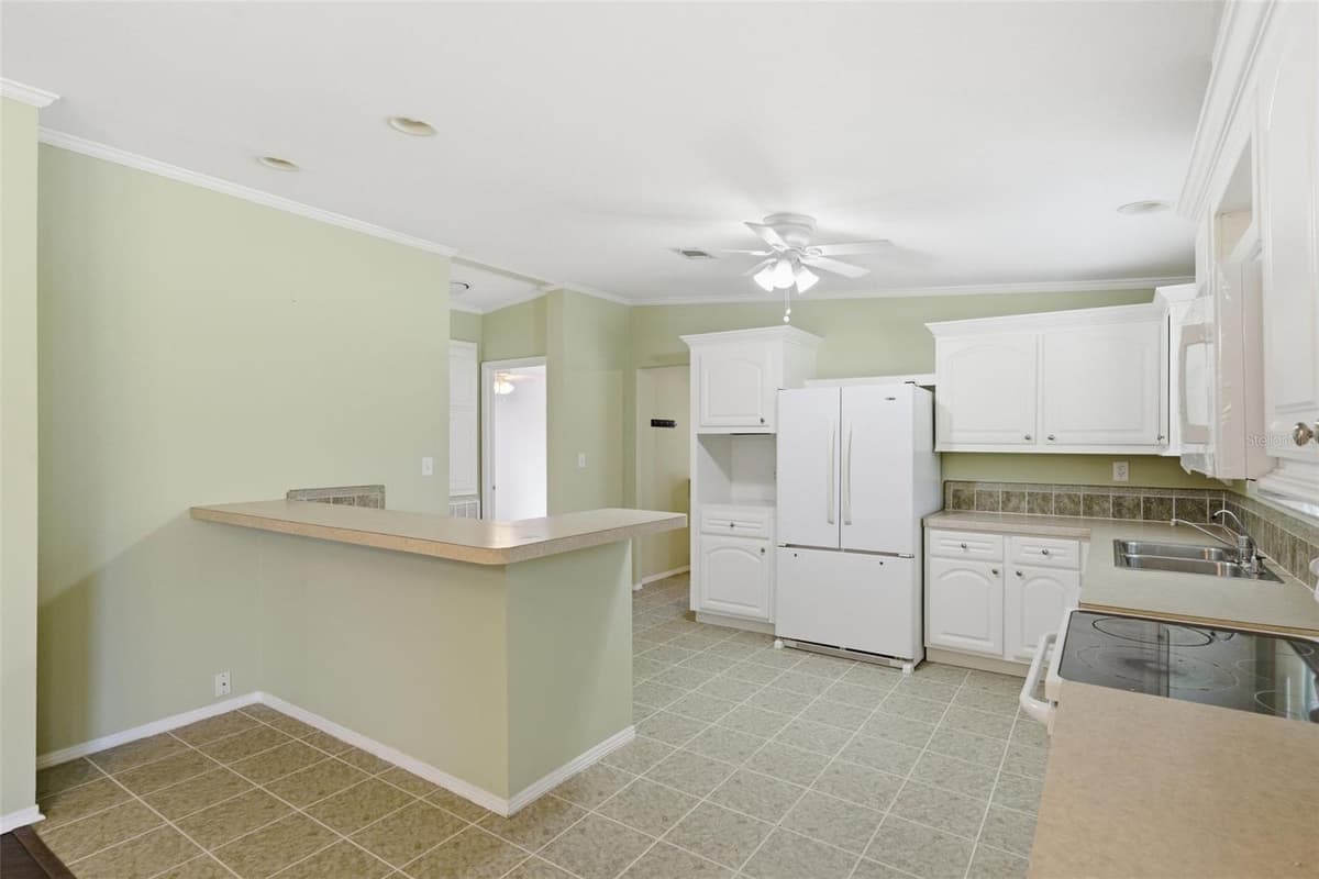 2564 CREDE AVENUE — photo 11 of 63