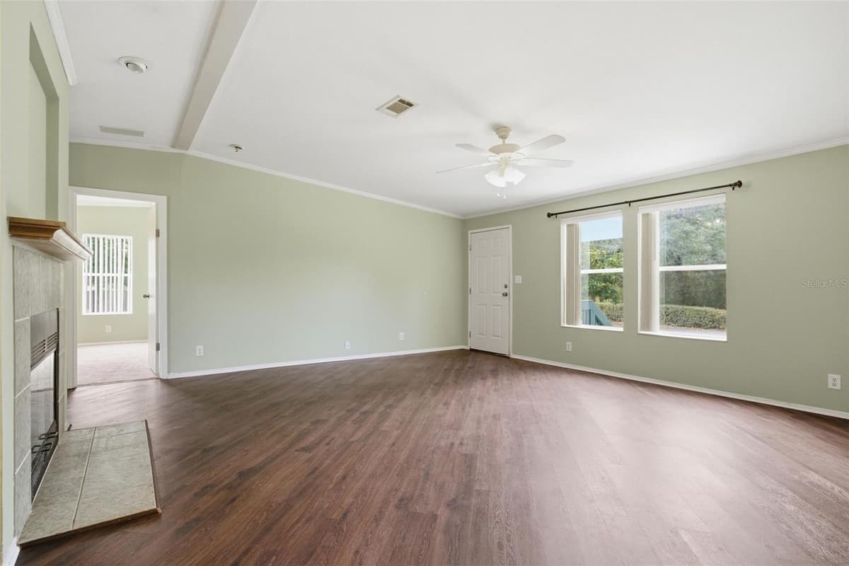 2564 CREDE AVENUE — photo 6 of 63