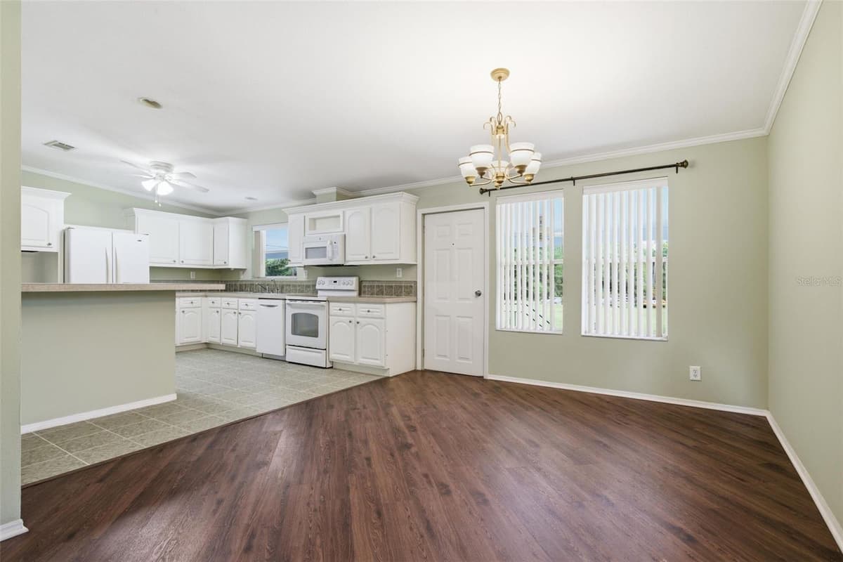 2564 CREDE AVENUE — photo 8 of 63