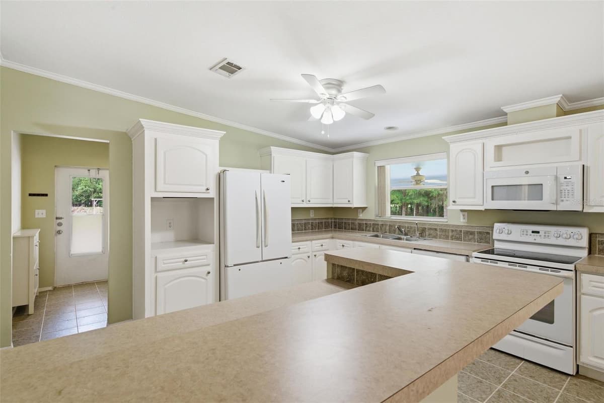 2564 CREDE AVENUE — photo 12 of 63