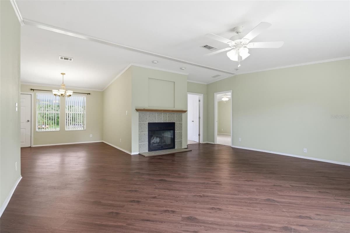 2564 CREDE AVENUE — photo 7 of 63