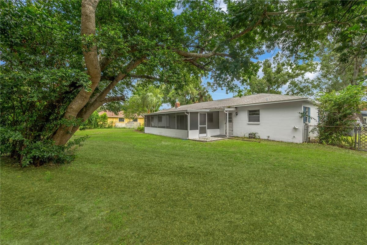 606 GREENBRIAR DRIVE — photo 17 of 22