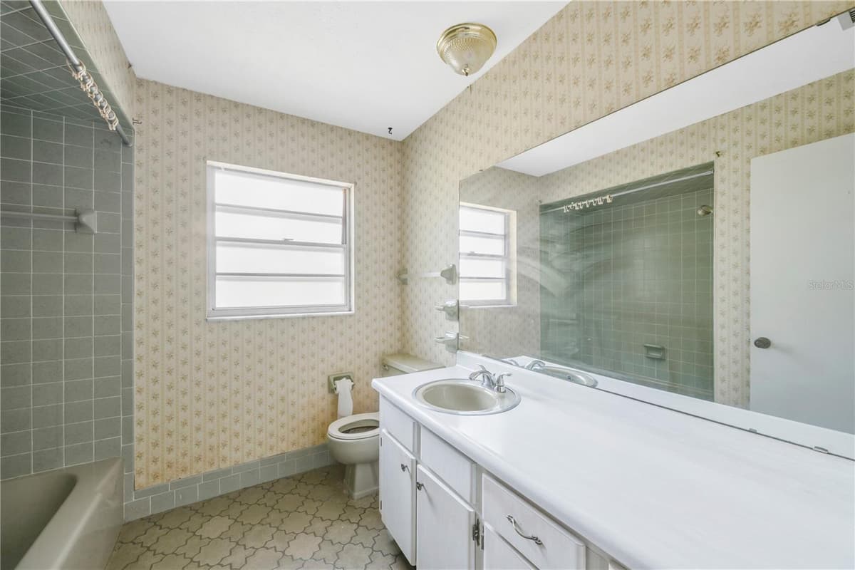 606 GREENBRIAR DRIVE — photo 11 of 22